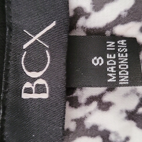 Sleeveless blouse - Picture 7 of 9